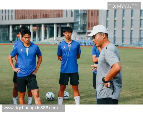 当今足坛谁是最受欢迎的足球明星引发热议与讨论